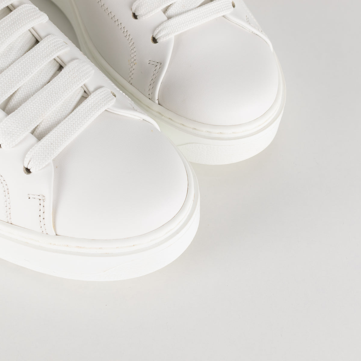 Louis Vuitton Time Out Beige & White Trainers