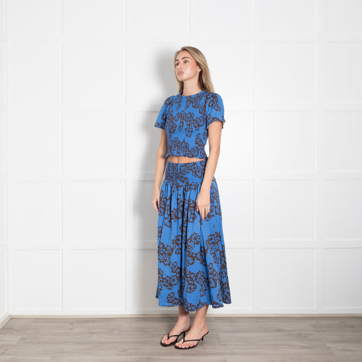 Me + Em Blue & Brown Stencil Bloom Print Smock Top