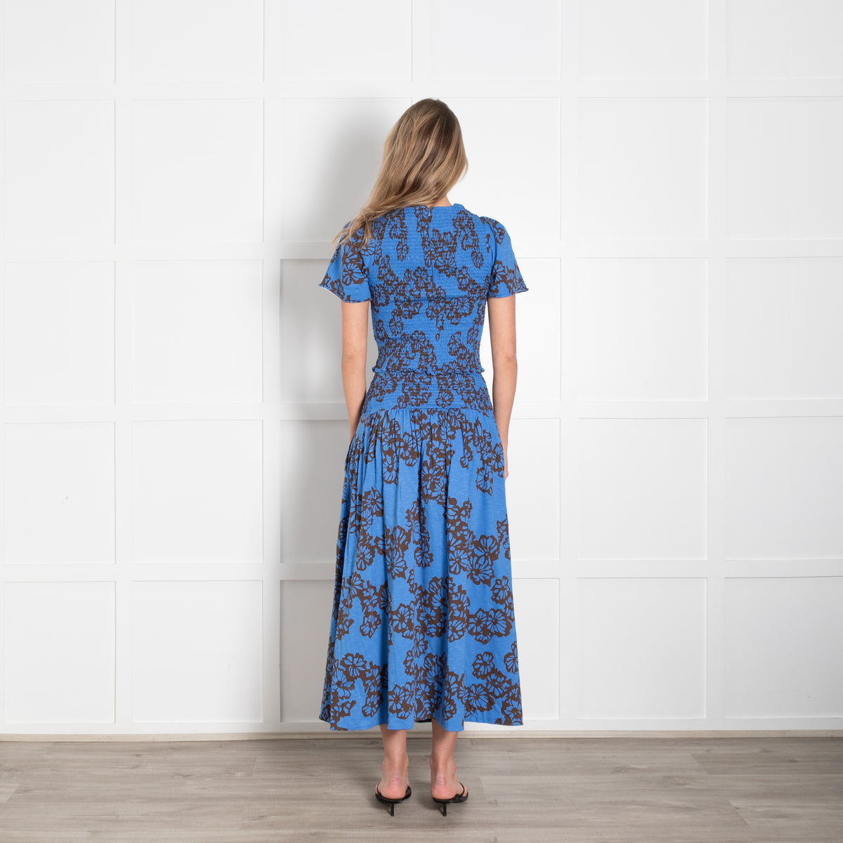 Me + Em Blue & Brown Stencil Bloom Print Smock Top