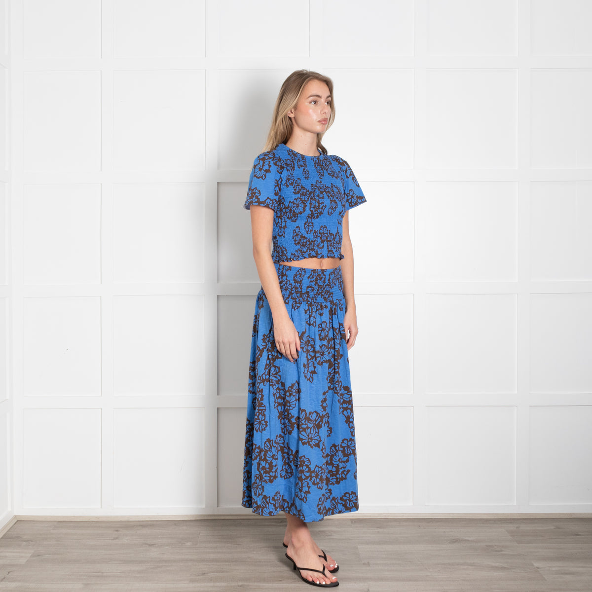 Me + Em Blue & Brown Stencil Bloom Print Smock Top