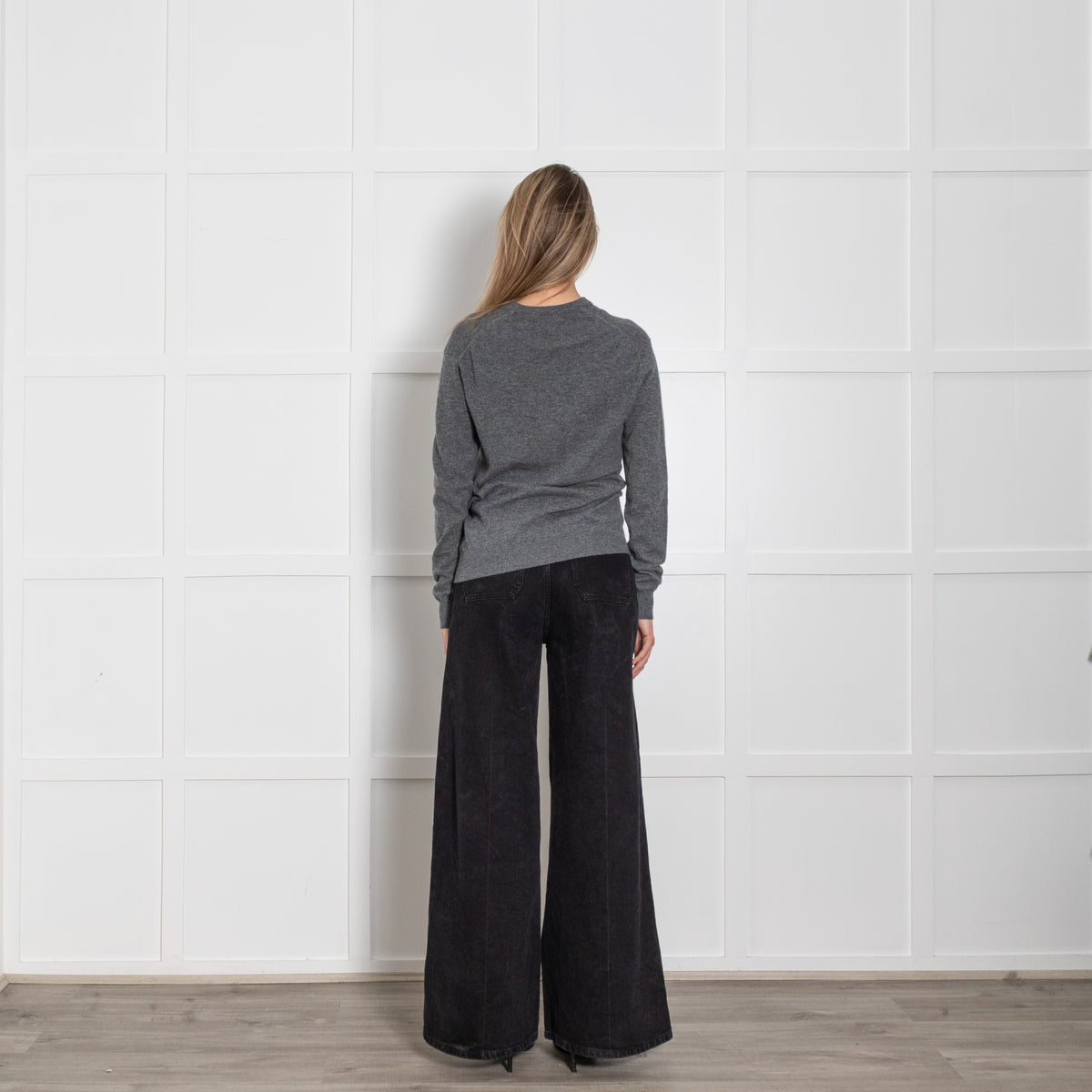 N. Peal Grey Cashmere V-Neck Sweater