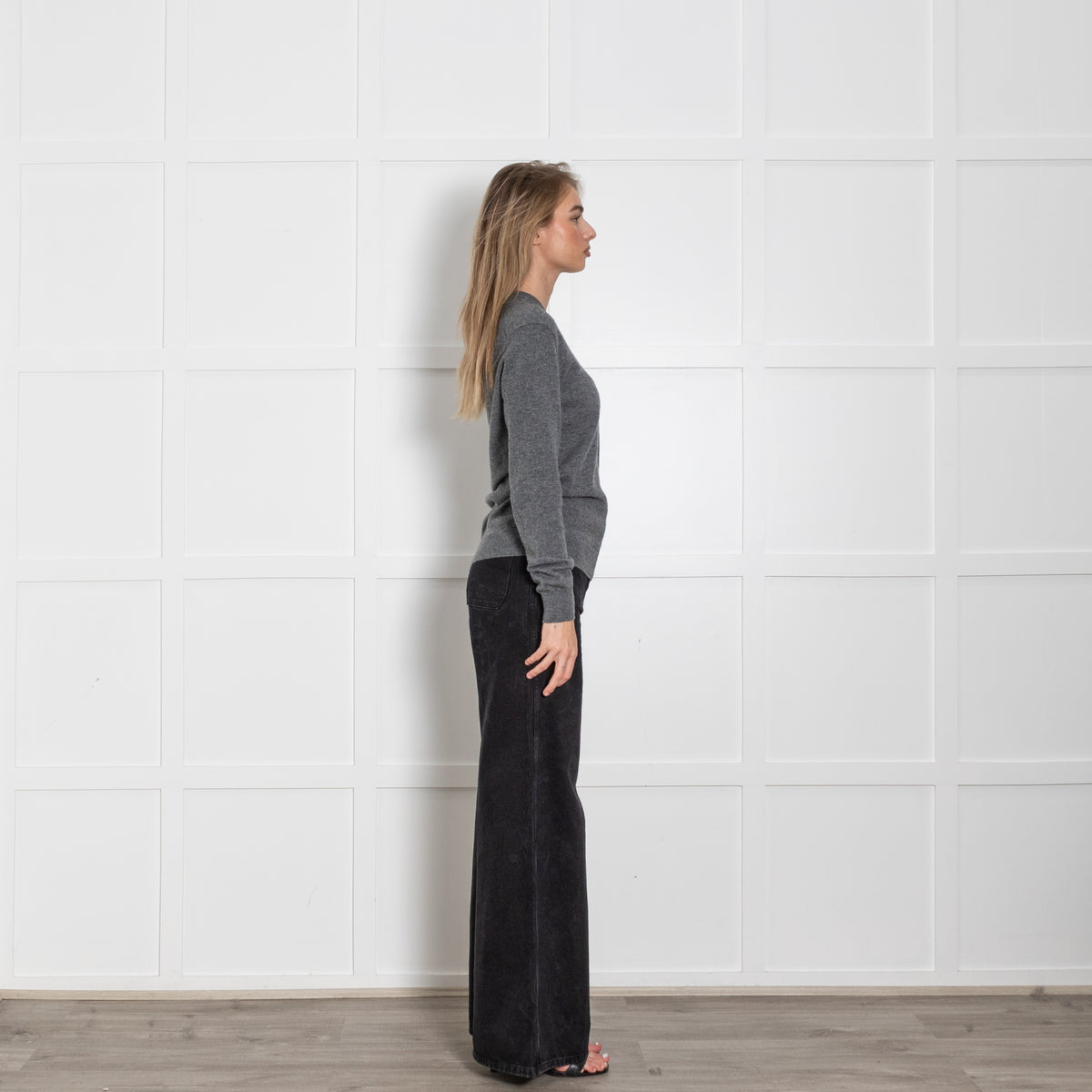 N. Peal Grey Cashmere V-Neck Sweater