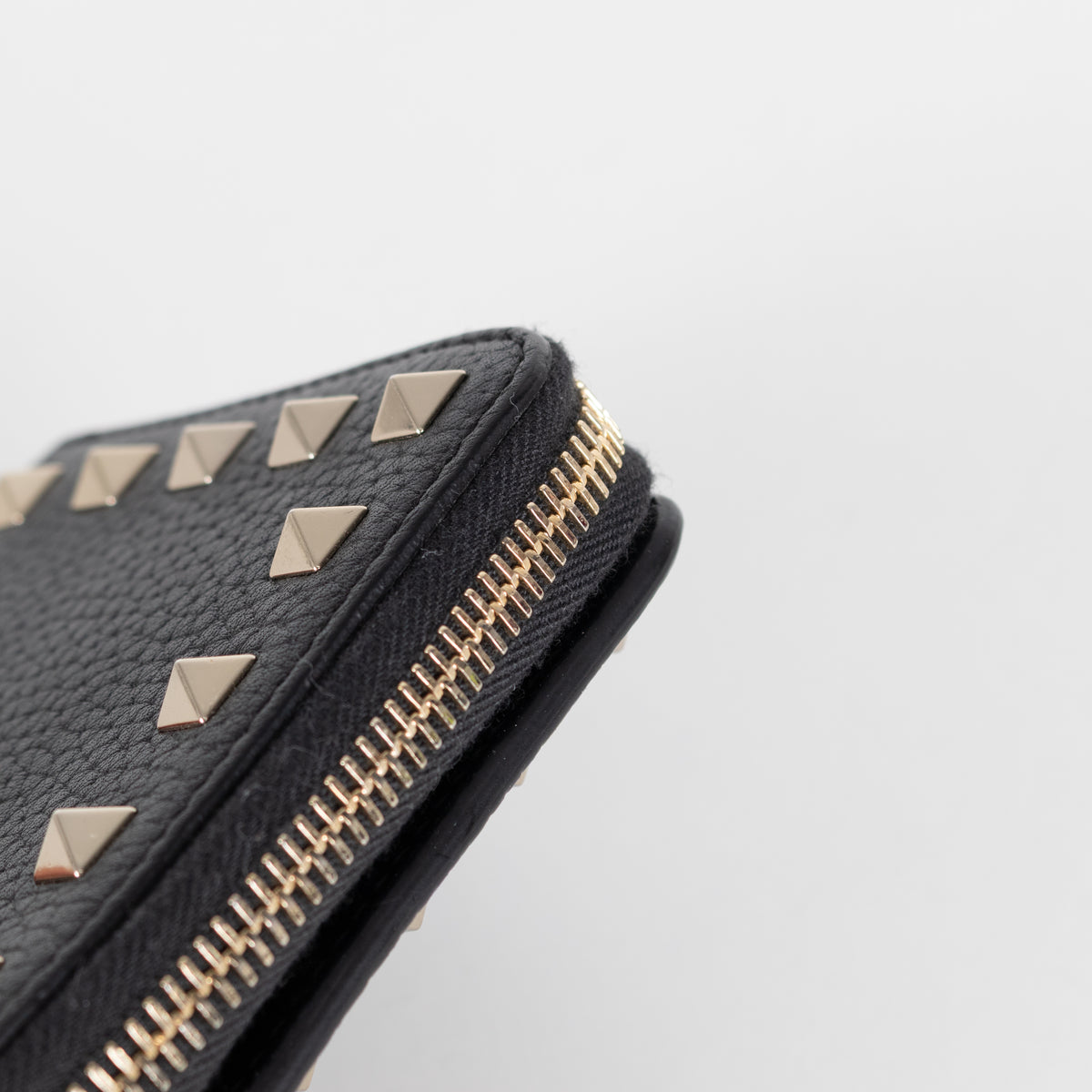 Valentino Grained Rockstud Zip Purse