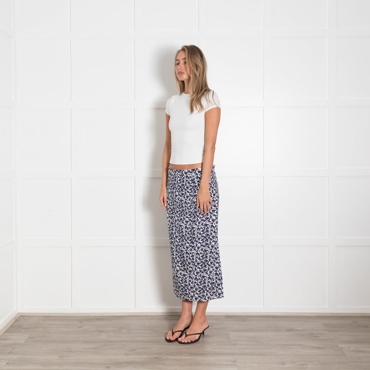 Amina Rubinacci Blue And White Floral Print Skirt