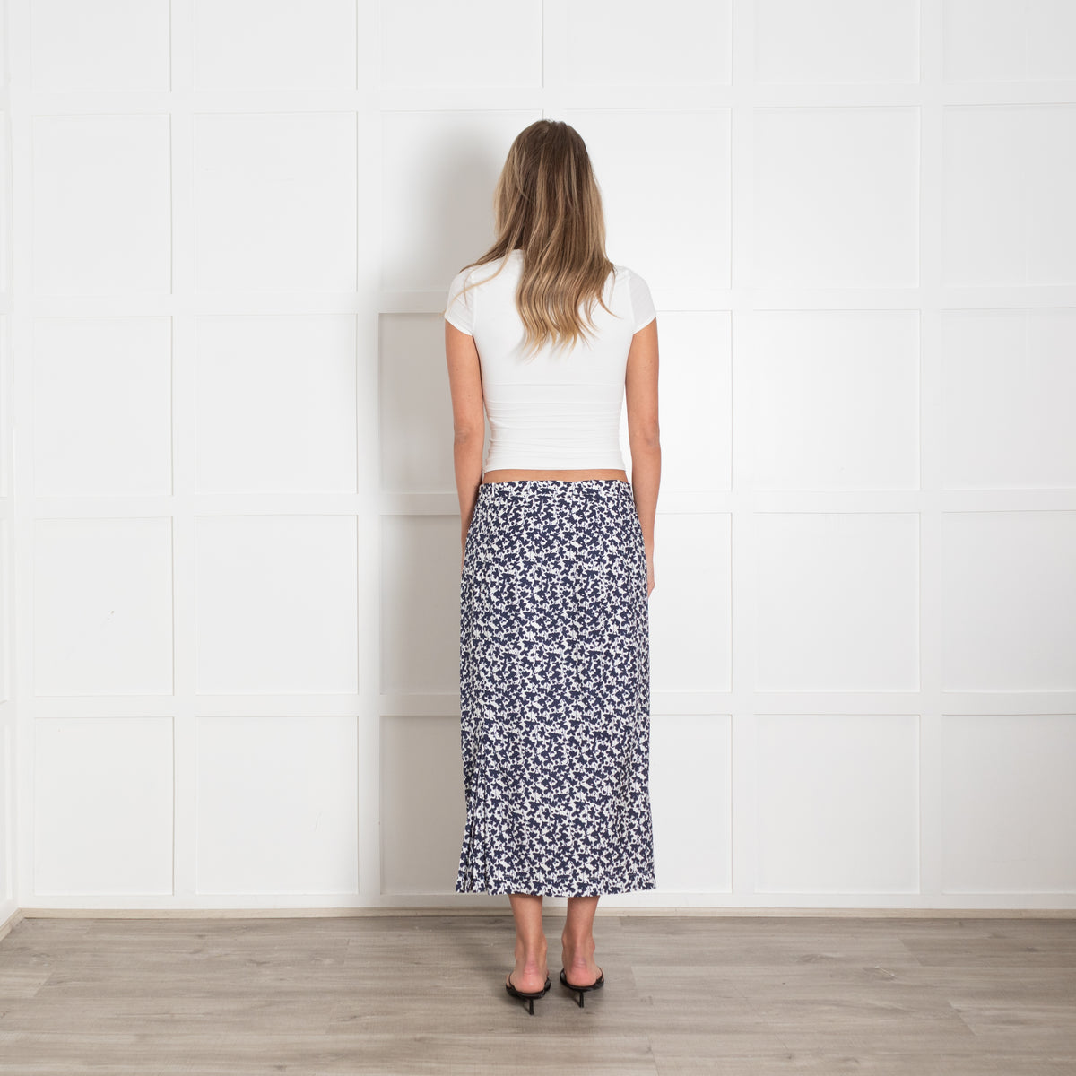 Amina Rubinacci Blue And White Floral Print Skirt