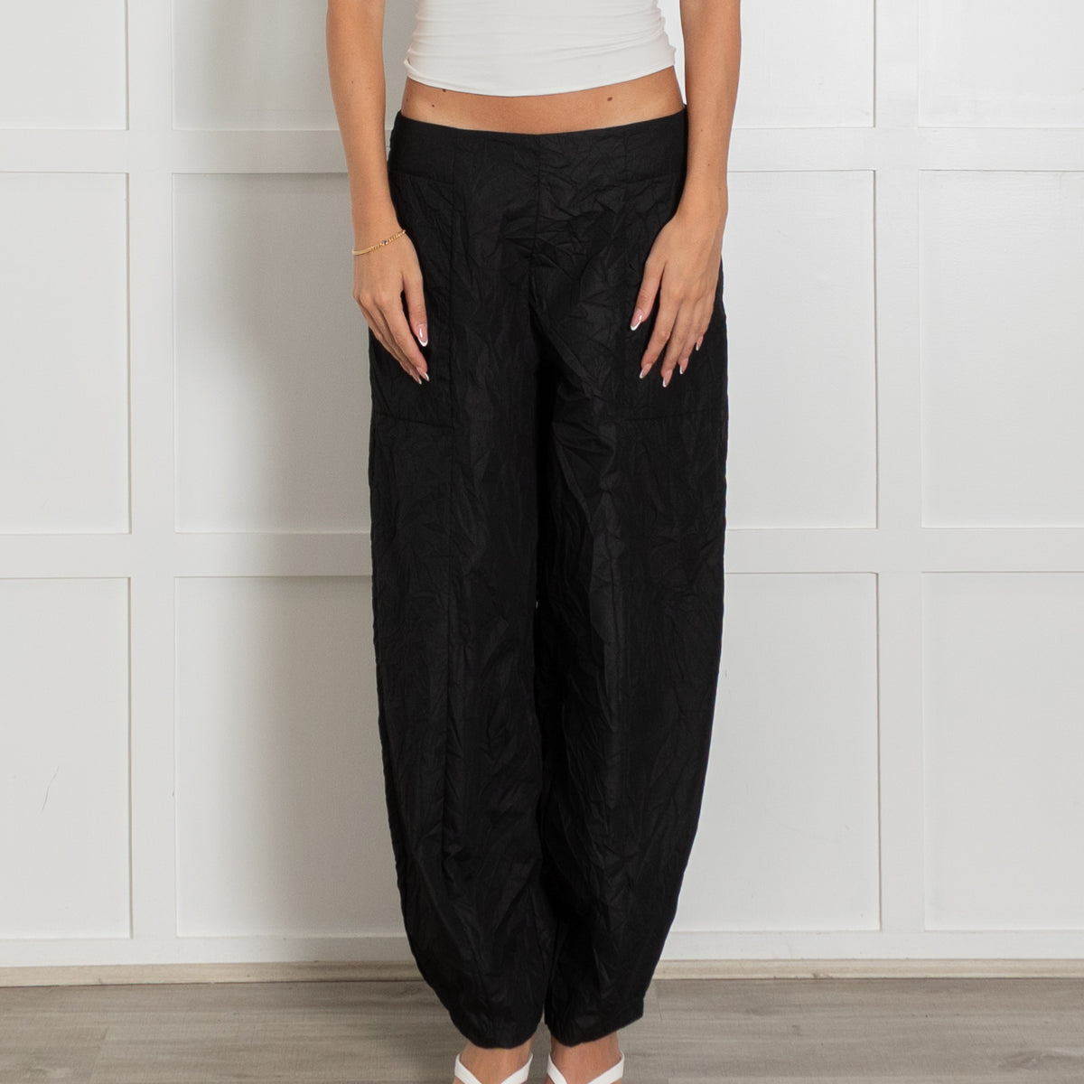 Thanhminh Black Crused Cotton Barrel Leg Cotton Trousers