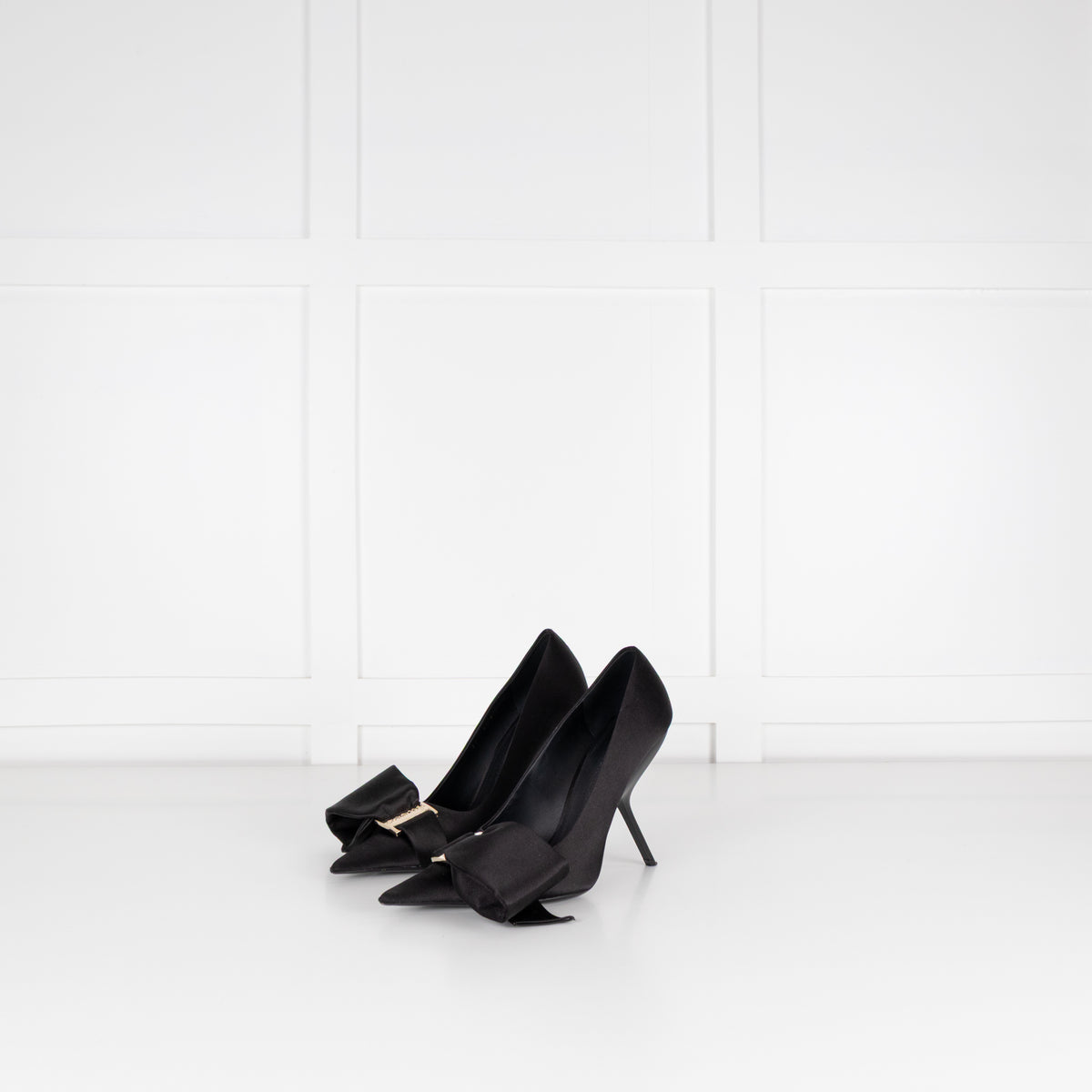 Ferragamo Black Silk Pointed Erica x5 Heels