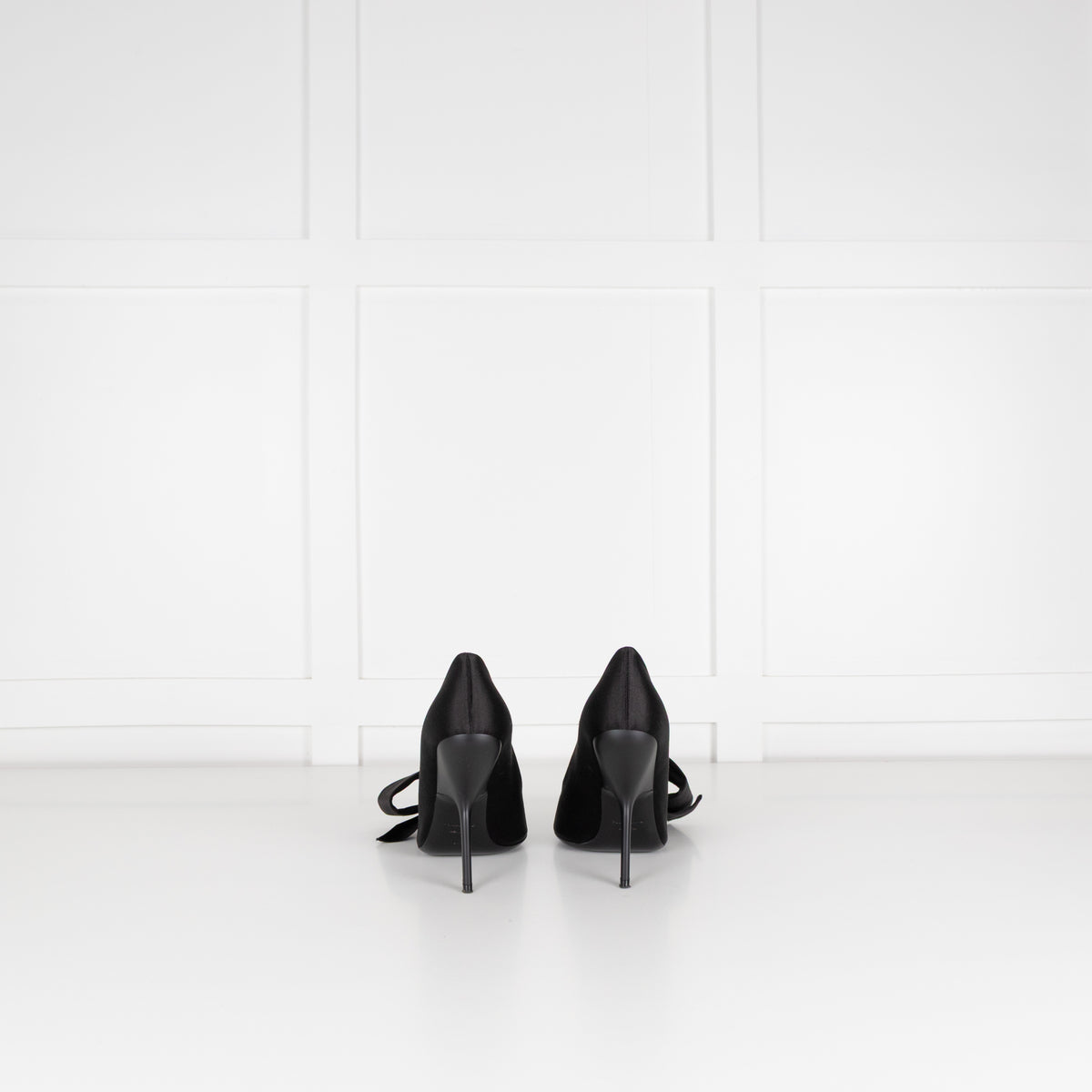 Ferragamo Black Silk Pointed Erica x5 Heels