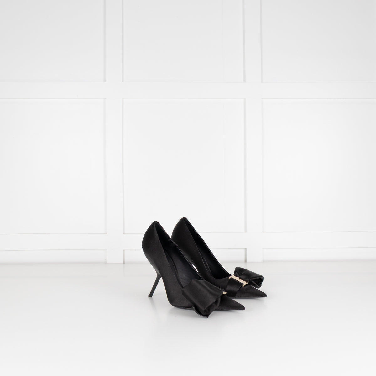 Ferragamo Black Silk Pointed Erica x5 Heels