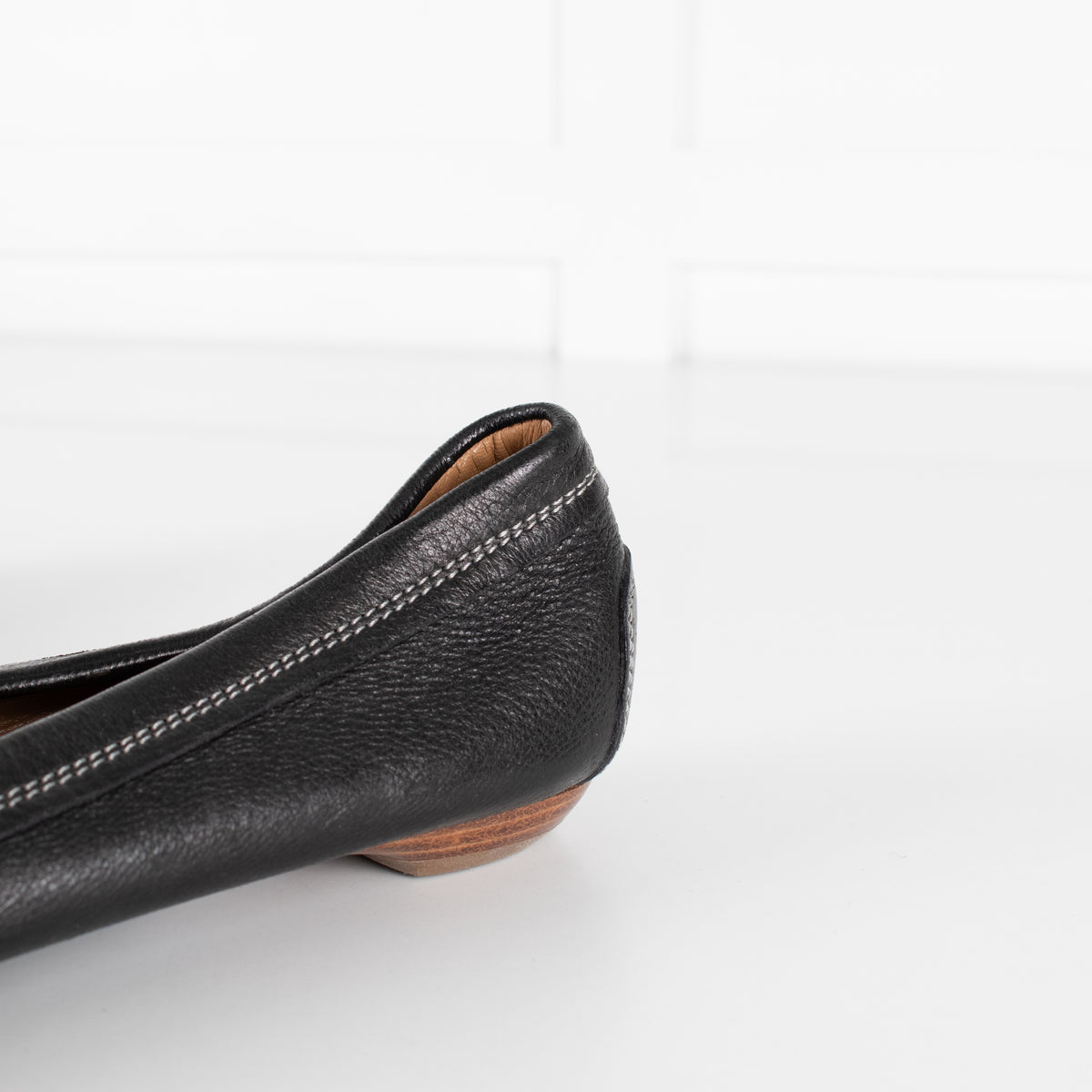 Chloé Black Grainy Leather Buckle Detail Pumps