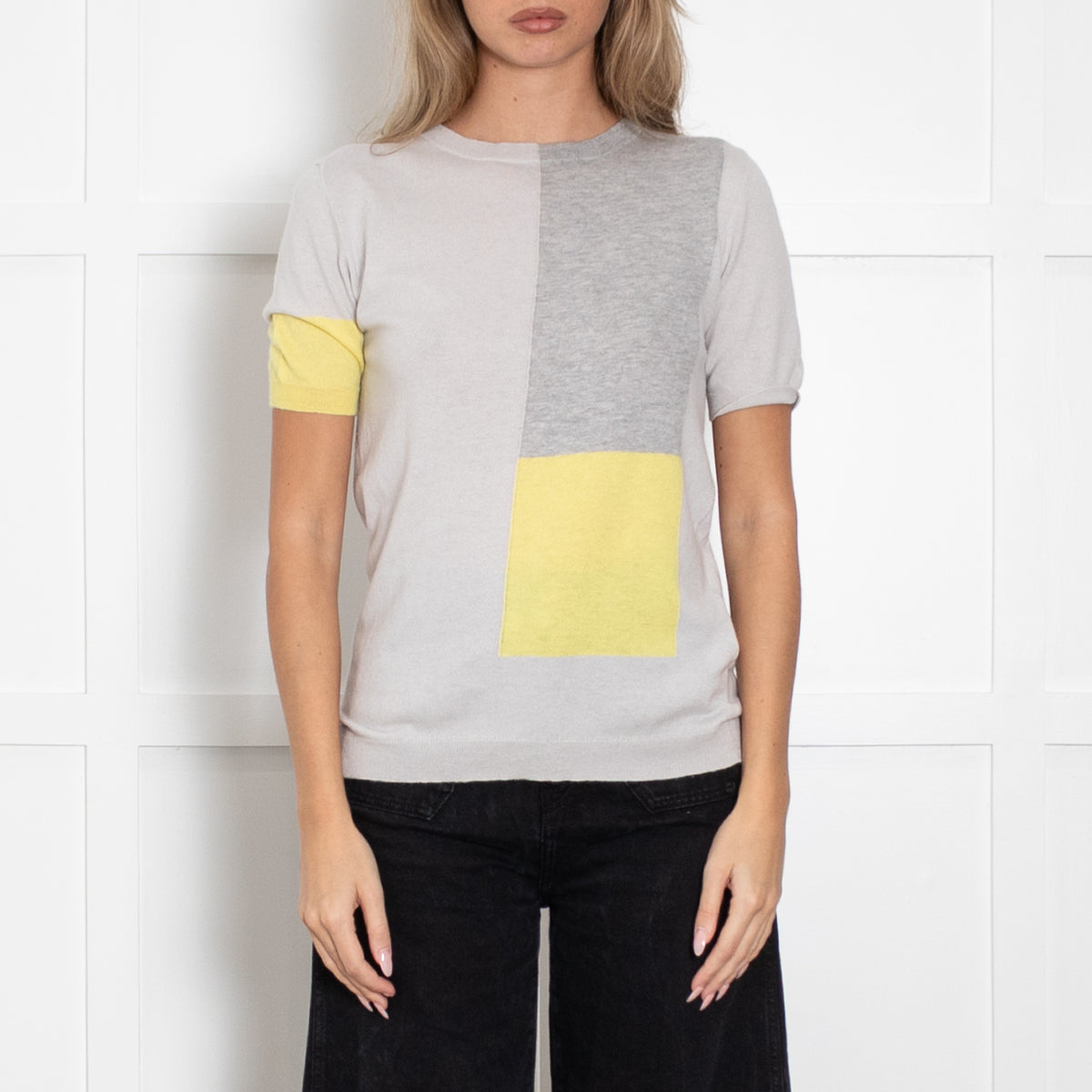 Allude Pale Grey Yellow Detail Short Sleeved Knit Top