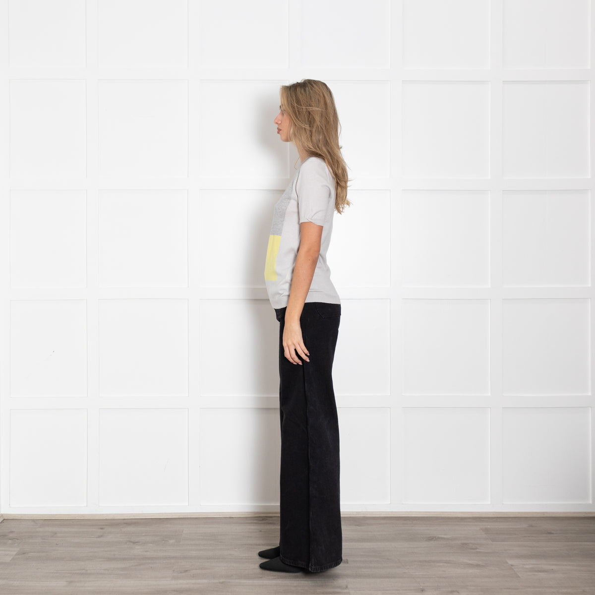 Allude Pale Grey Yellow Detail Short Sleeved Knit Top