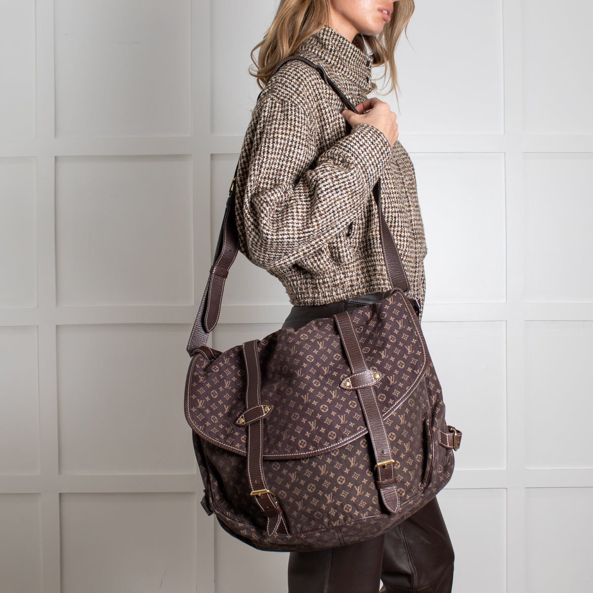 Model wearing pre loved Louis Vuitton Brown Monogram Mini Lin Saumur XL Shoulder Bag