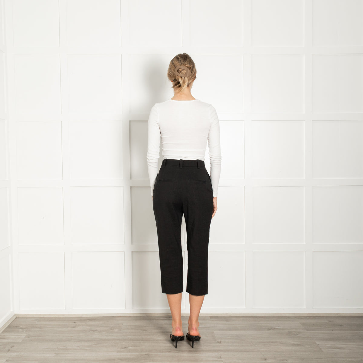 Jacquemus Black Linen Capri Trousers