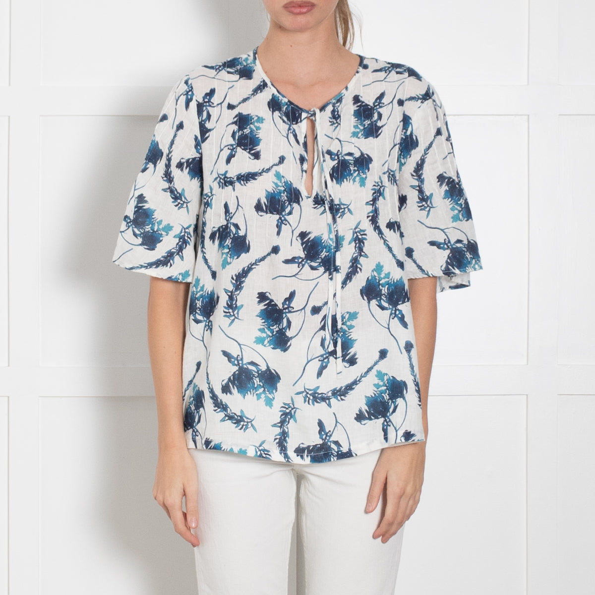 120% Lino Blue And White Patterned Linen Top