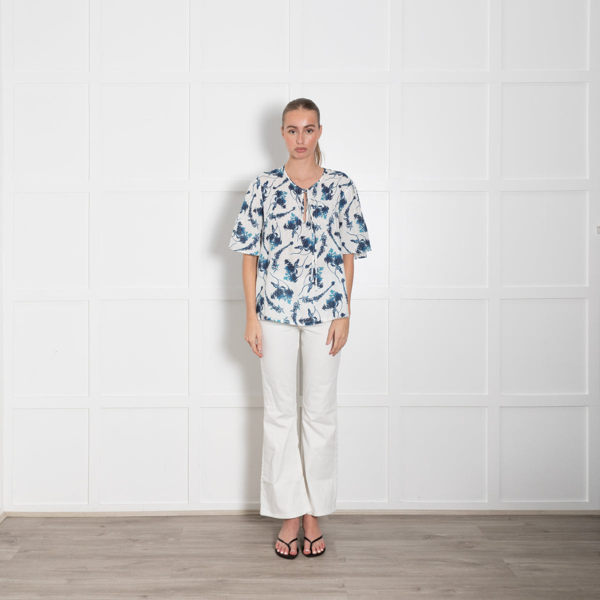120% Lino Blue And White Patterned Linen Top