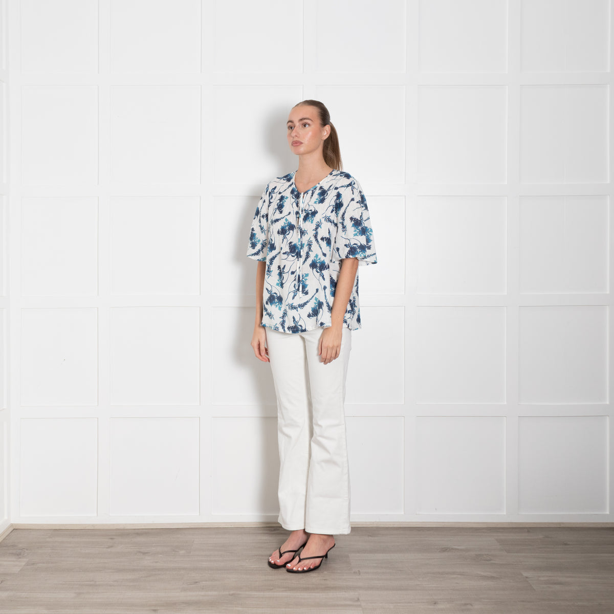 120% Lino Blue And White Patterned Linen Top
