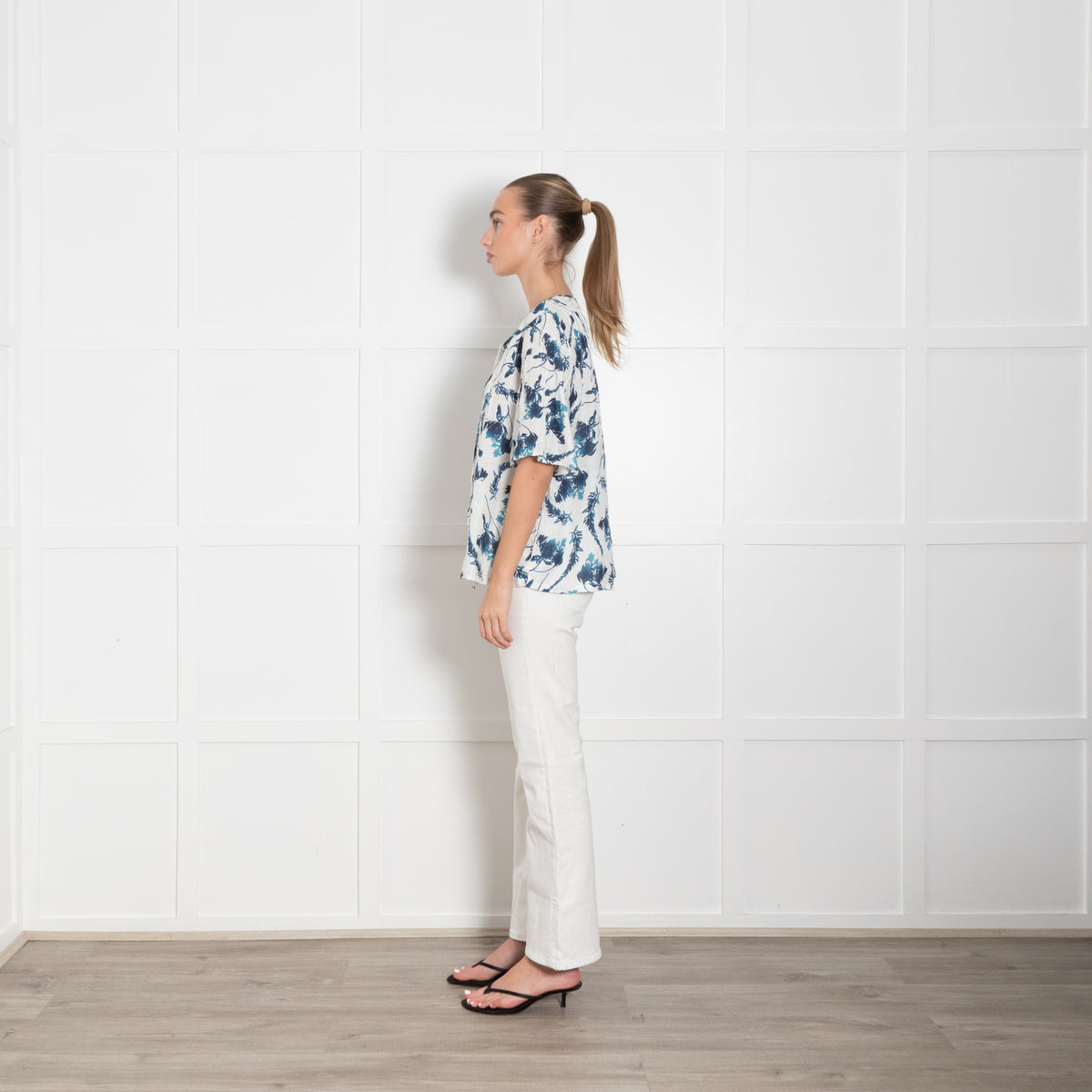 120% Lino Blue And White Patterned Linen Top