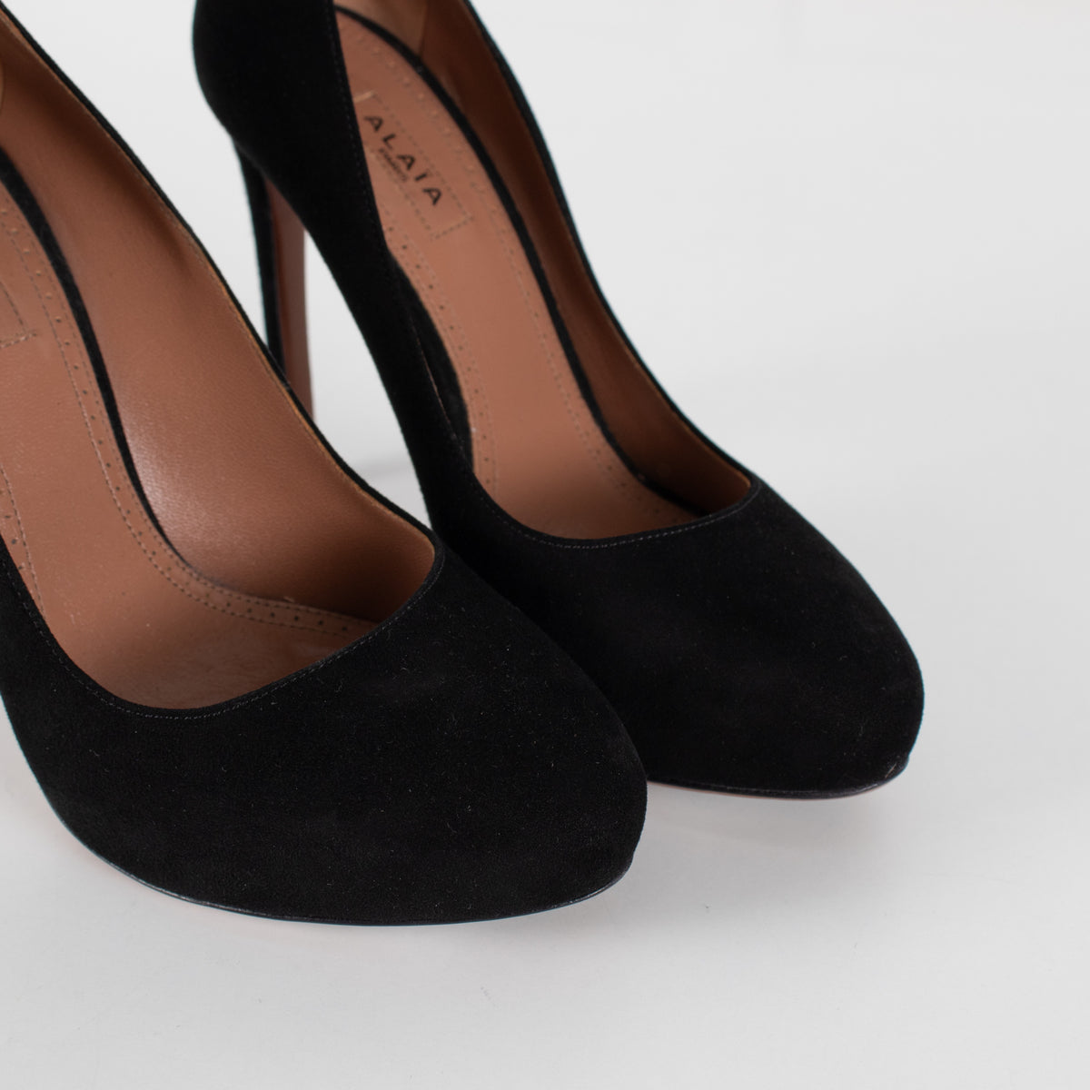 Alaïa Black Suede Heeled Pumps - Image 11