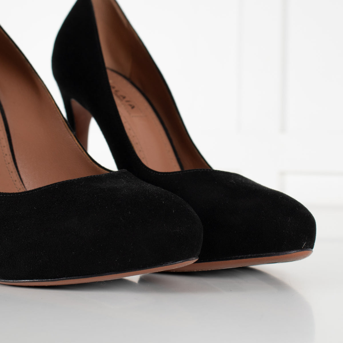 Alaïa Black Suede Heeled Pumps - Image 12