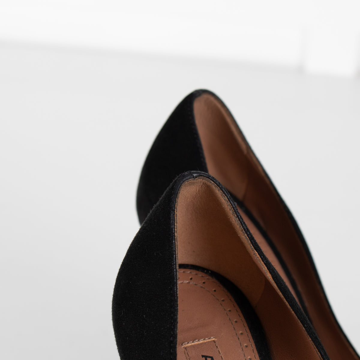 Alaïa Black Suede Heeled Pumps - Image 14