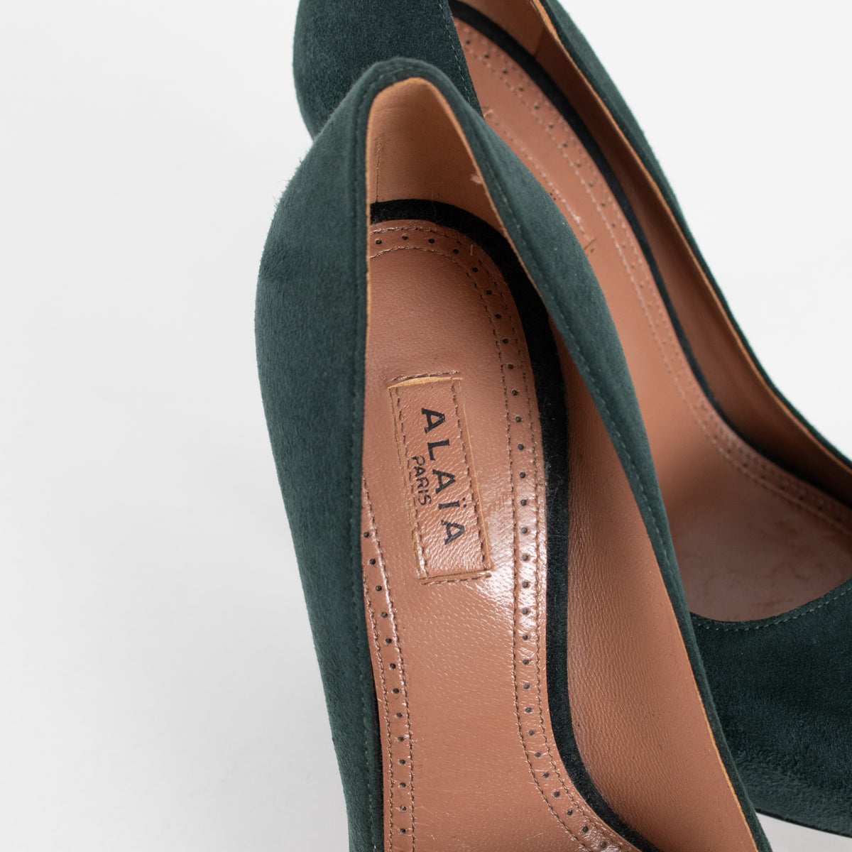 Alaïa Bottle Green Suede Heeled Shoes - Image 13