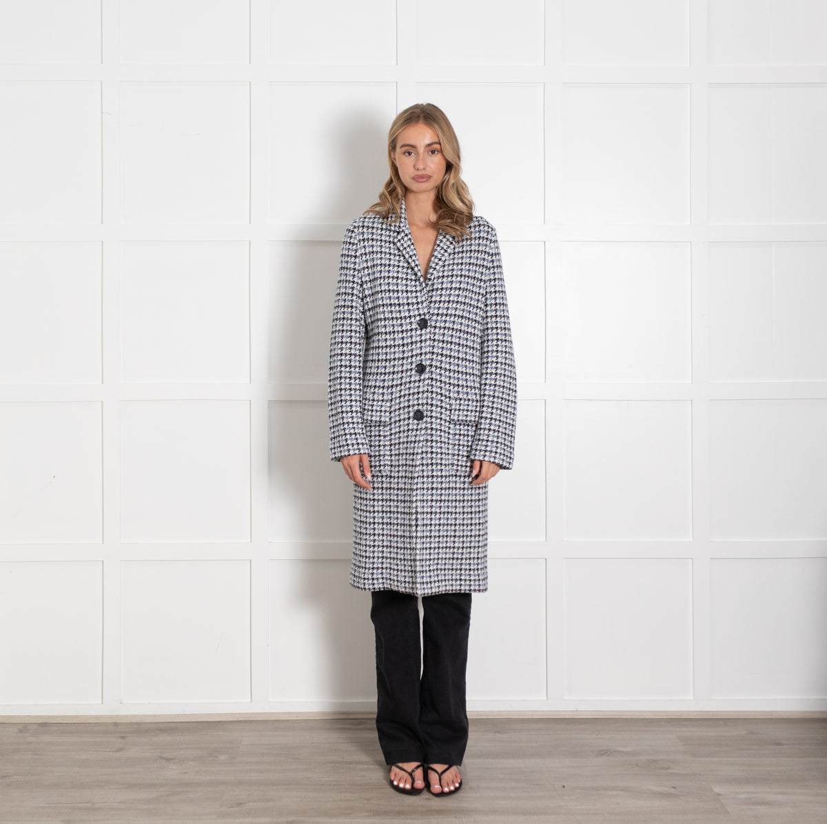 Amina Rubinacci White Blue Navy Houndstooth Knitted Coat - Image 1