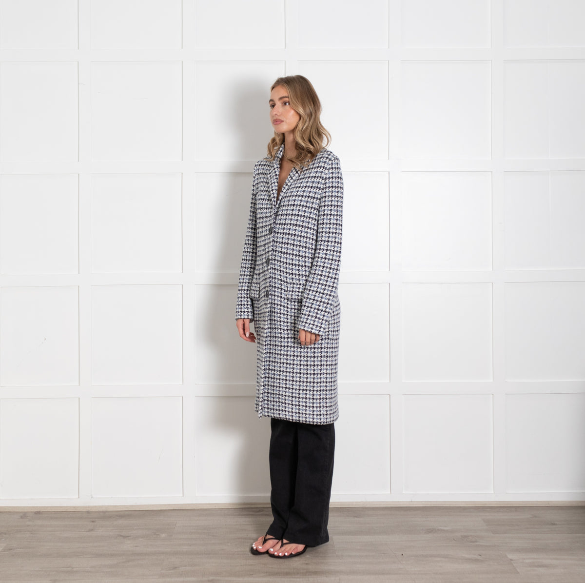 Amina Rubinacci White Blue Navy Houndstooth Knitted Coat - Image 3