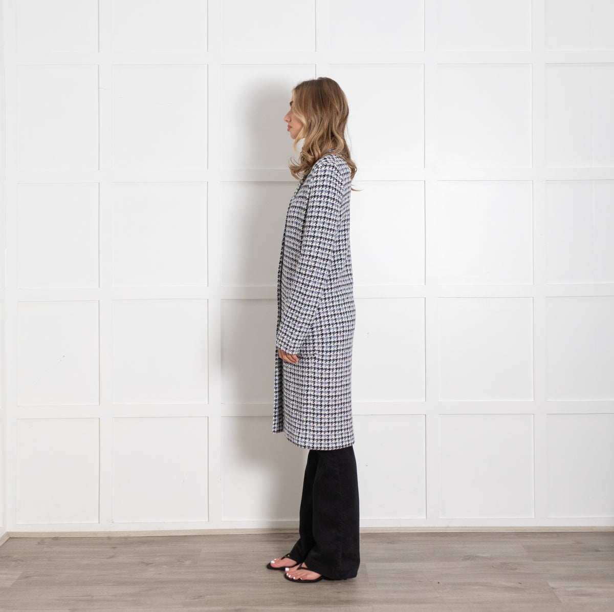 Amina Rubinacci White Blue Navy Houndstooth Knitted Coat - Image 4