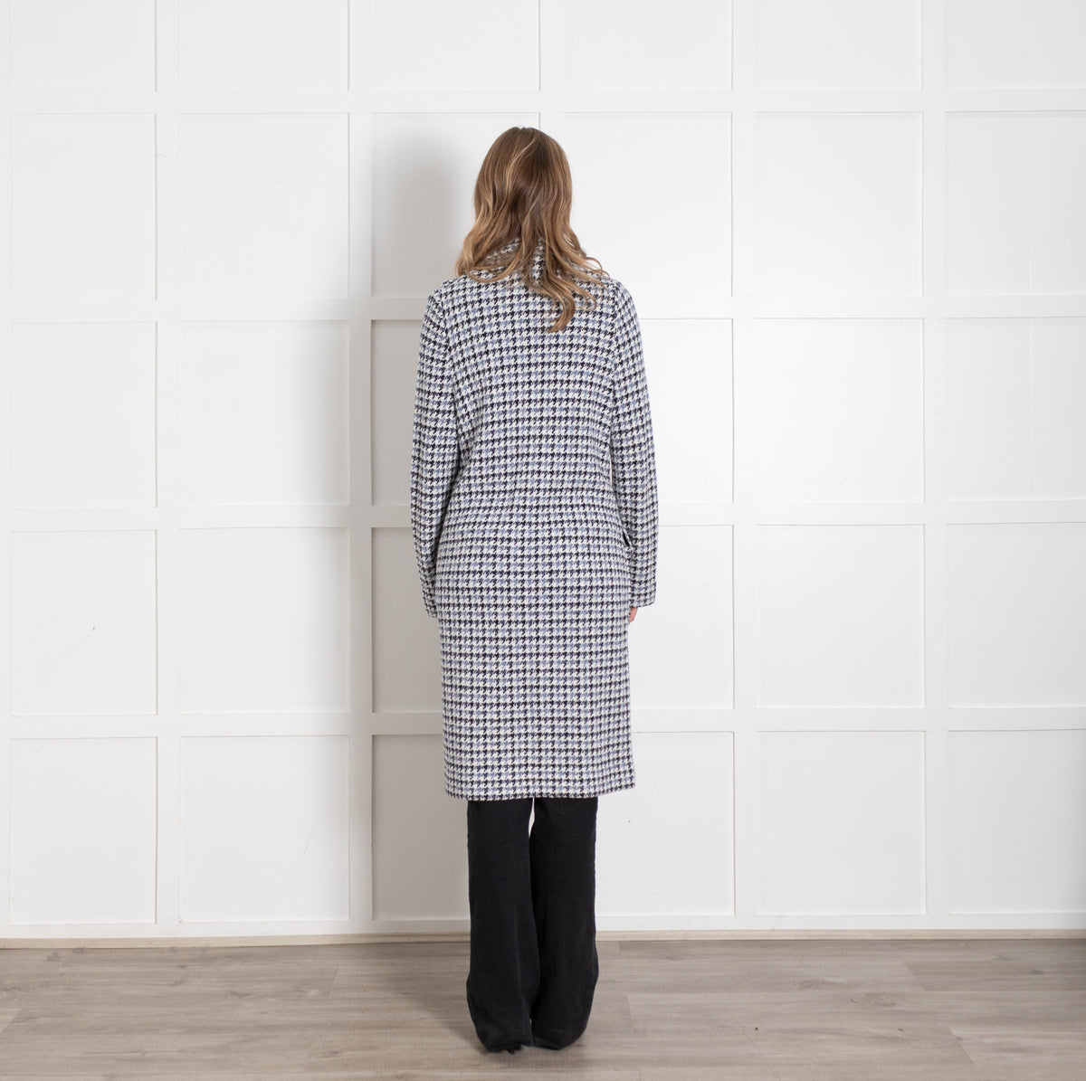 Amina Rubinacci White Blue Navy Houndstooth Knitted Coat - Image 5