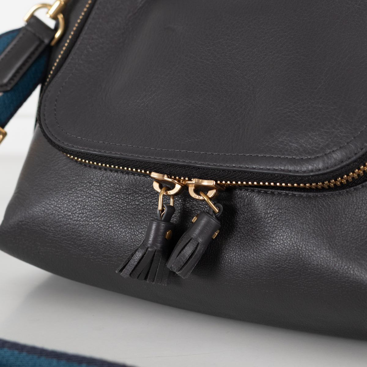 Anya Hindmarch Black  Leather Cross Body Bag - Image 8