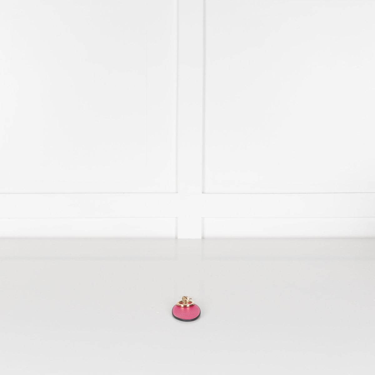 Anya Hindmarch Pink Oval Bespoke Medium Keyring - Image 3