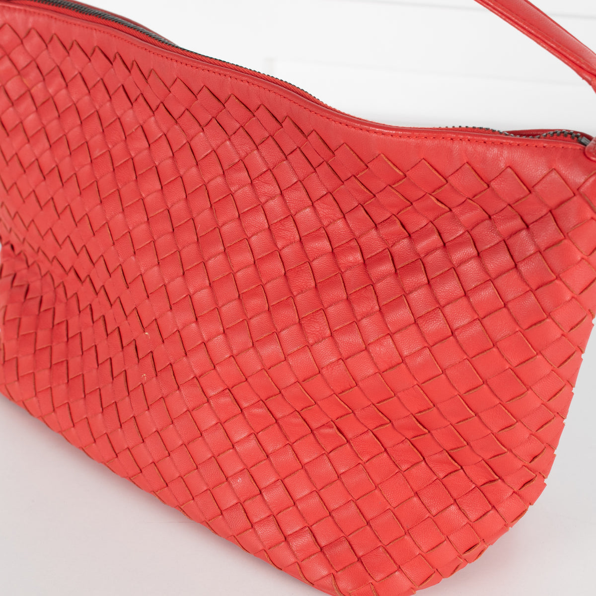 Bottega Veneta Red Intrecciato Nappa Leather Shoulder Bag - Image 10