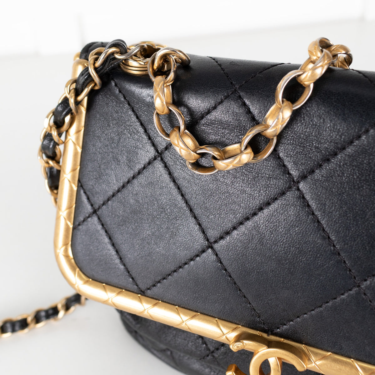 Chanel Vintage Black Quilted Leather Crossbody bag - Image 10