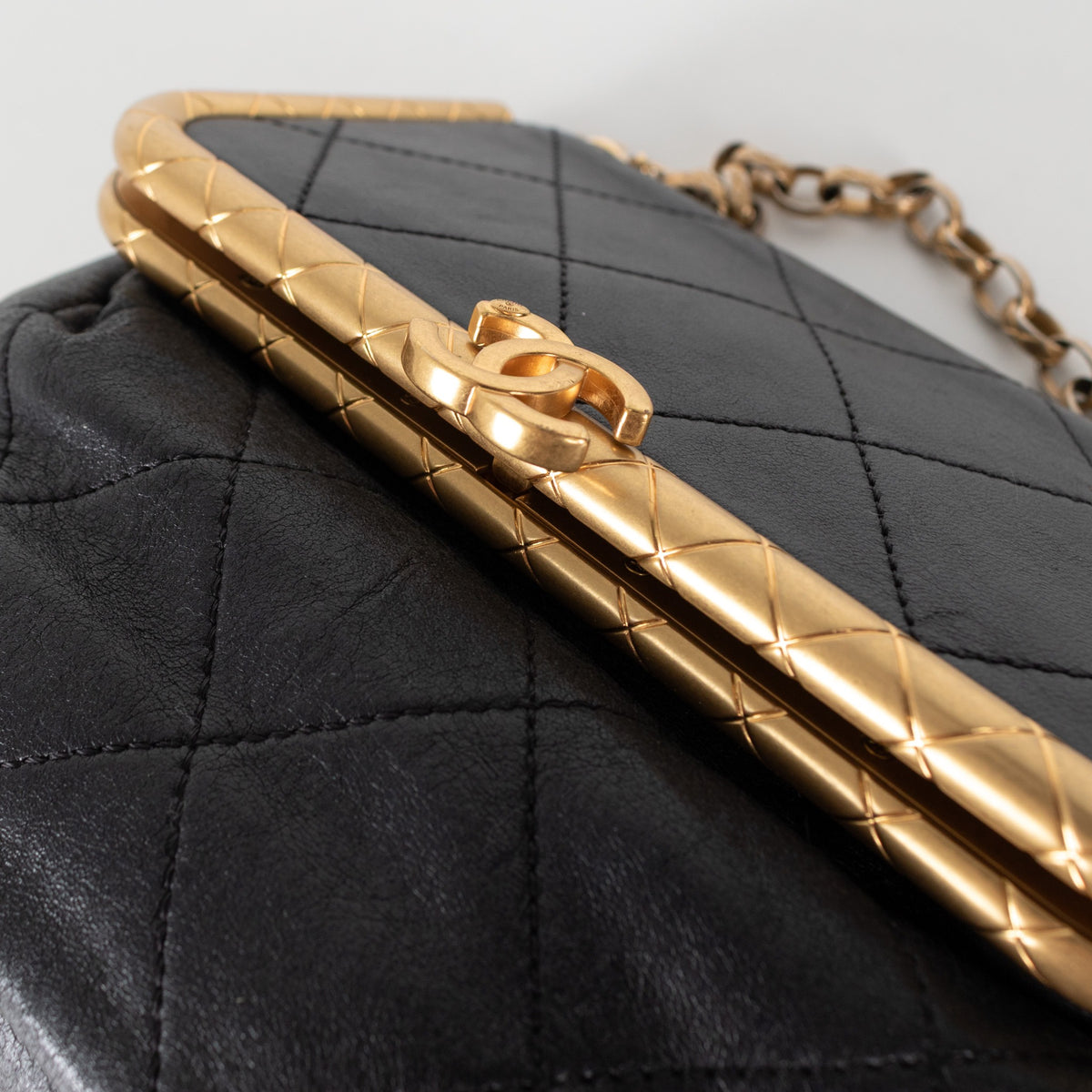 Chanel Vintage Black Quilted Leather Crossbody bag - Image 14