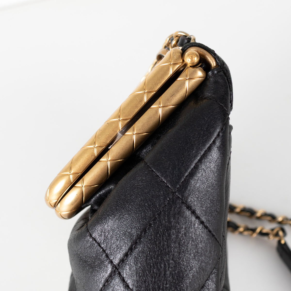 Chanel Vintage Black Quilted Leather Crossbody bag - Image 16