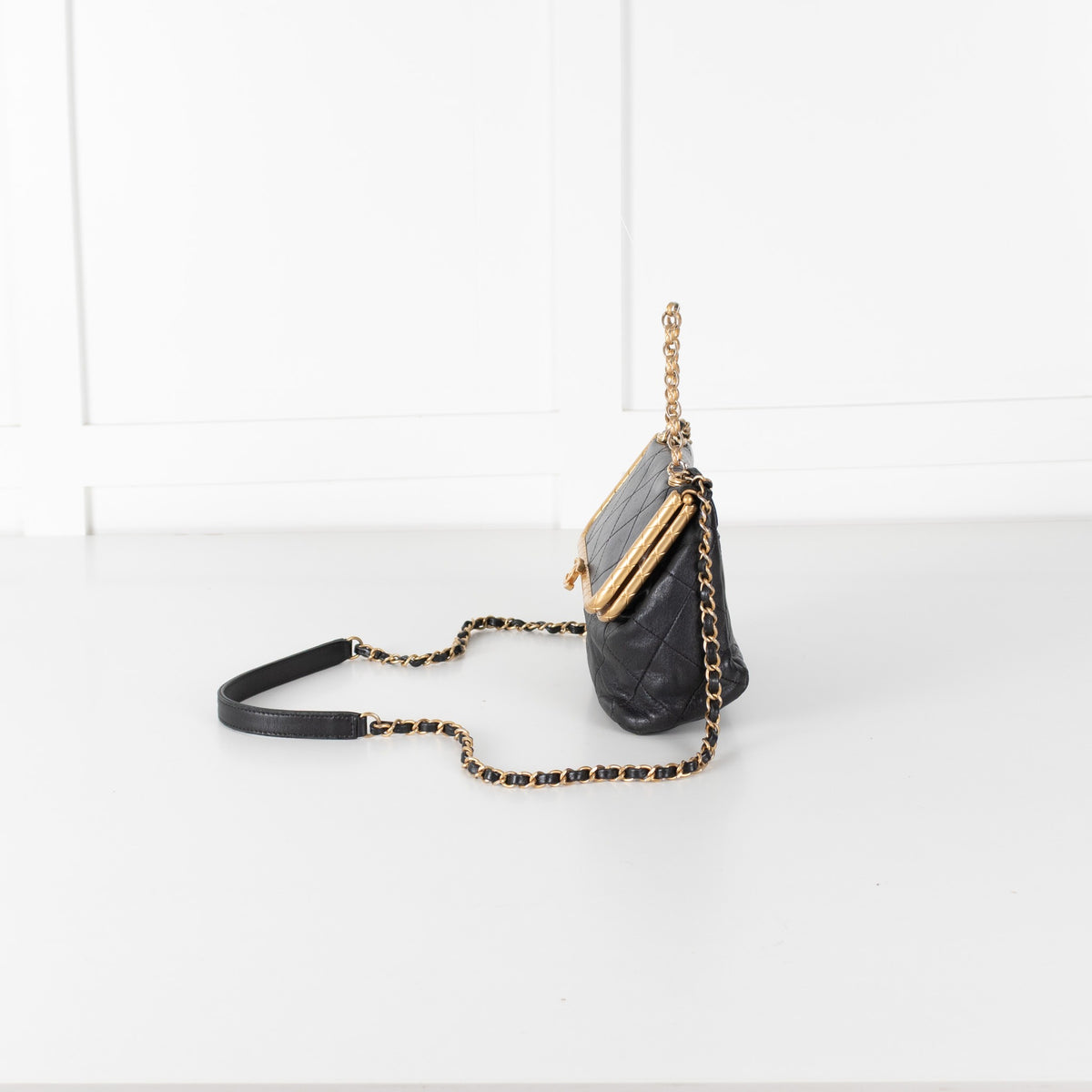 Chanel Vintage Black Quilted Leather Crossbody bag - Image 2