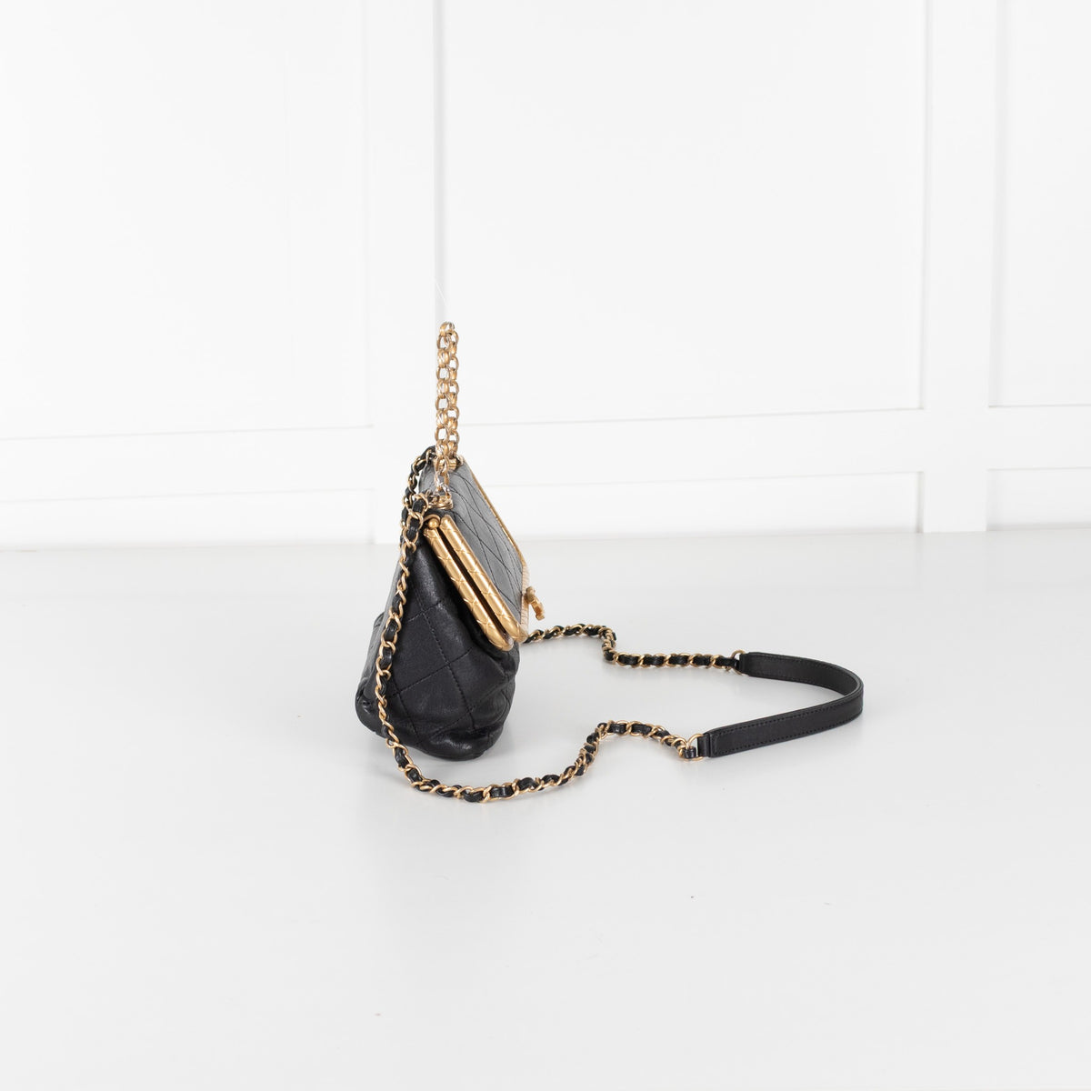 Chanel Vintage Black Quilted Leather Crossbody bag - Image 4
