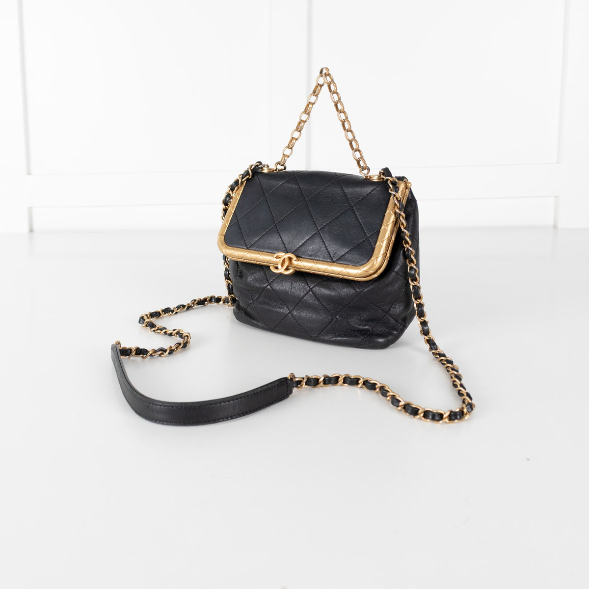 Chanel Vintage Black Quilted Leather Crossbody bag - Image 5