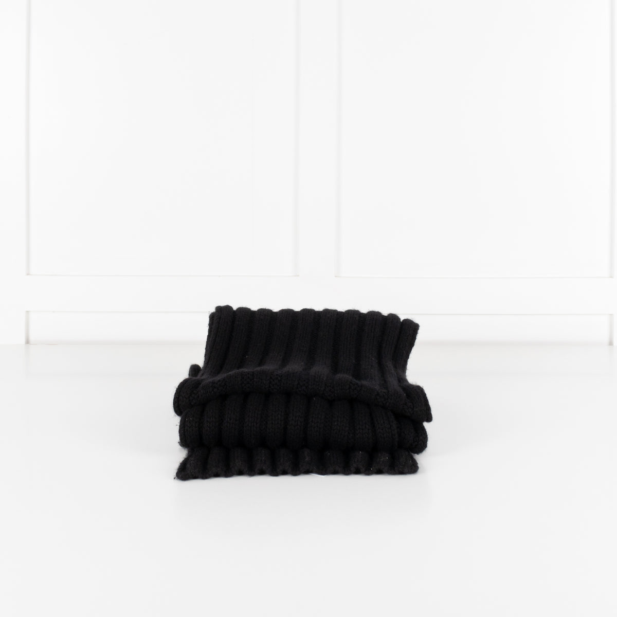 Claudia Sebire Black Ribbed Cashmere Scarf - Image 1