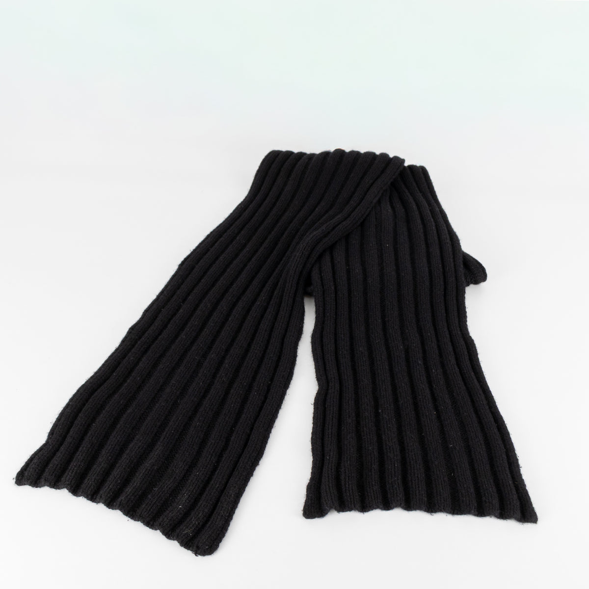 Claudia Sebire Black Ribbed Cashmere Scarf - Image 2