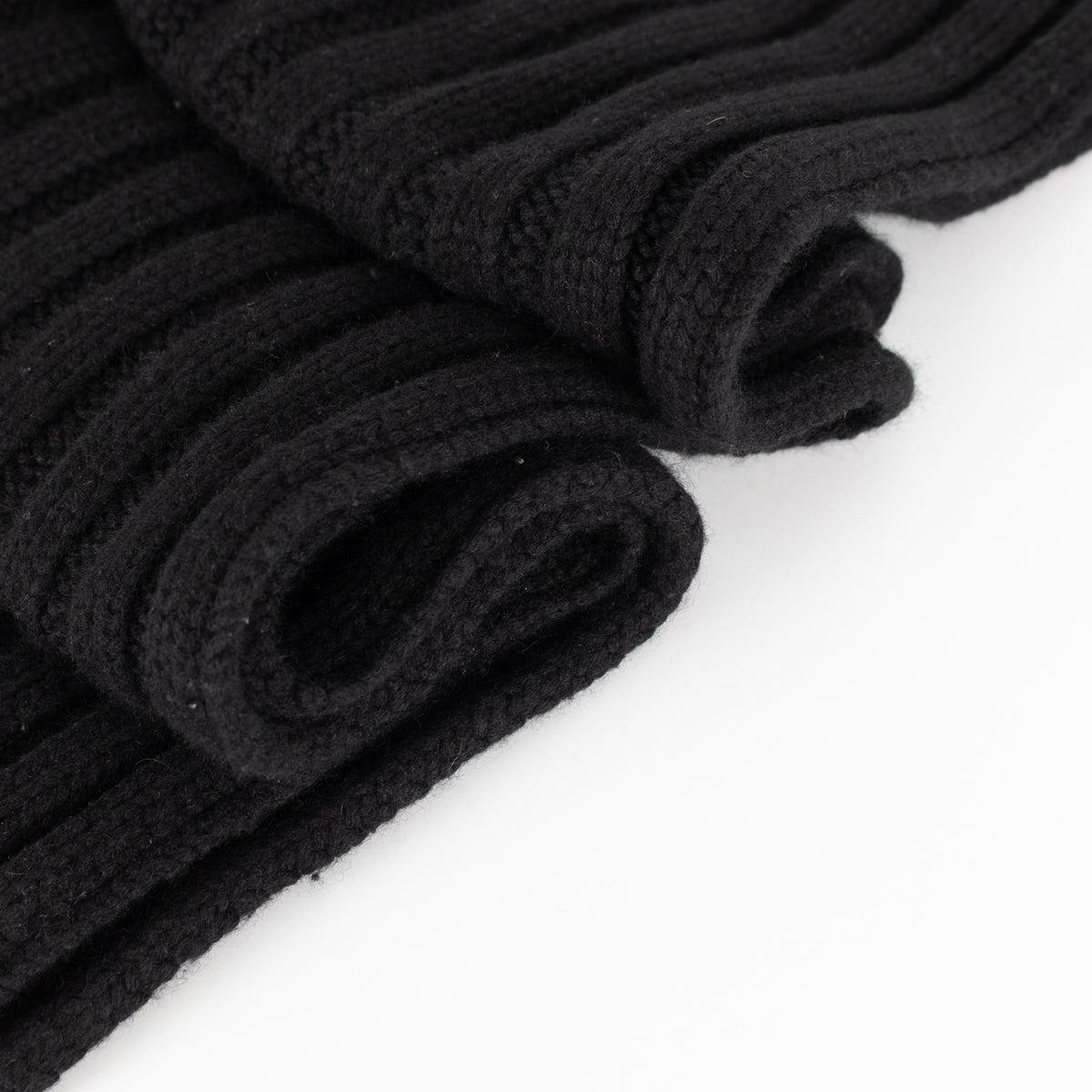 Claudia Sebire Black Ribbed Cashmere Scarf - Image 7