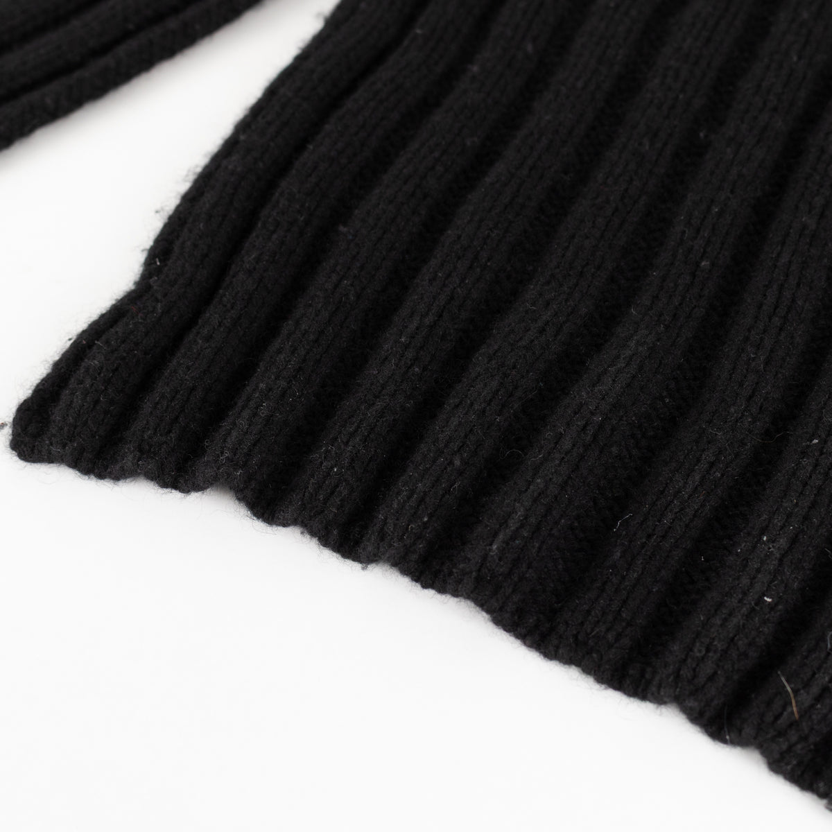 Claudia Sebire Black Ribbed Cashmere Scarf - Image 9