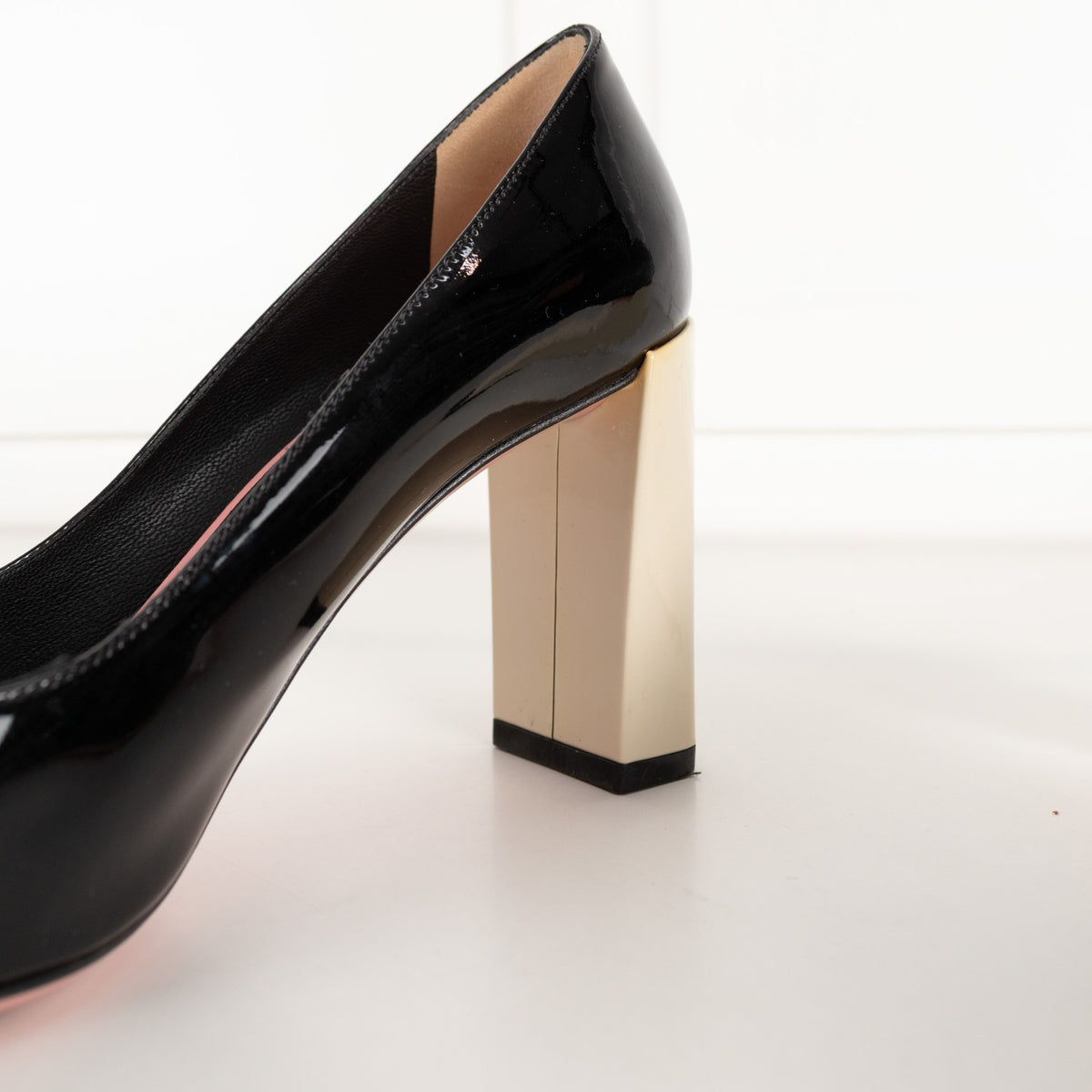 Fendi Roma Black Patent Leather Cream Block Heel Pump - Image 10