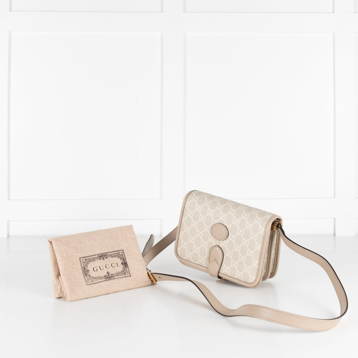 Gucci Beige & White Canvas Interlocking G Crossbody Bag - Image 3