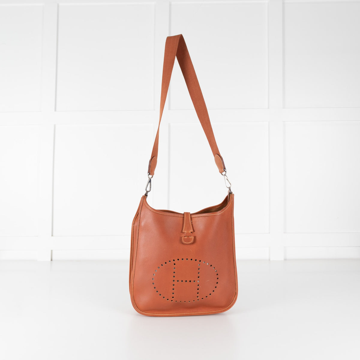 Hermès Evelyne Tan PM Leather Bag - Image 1