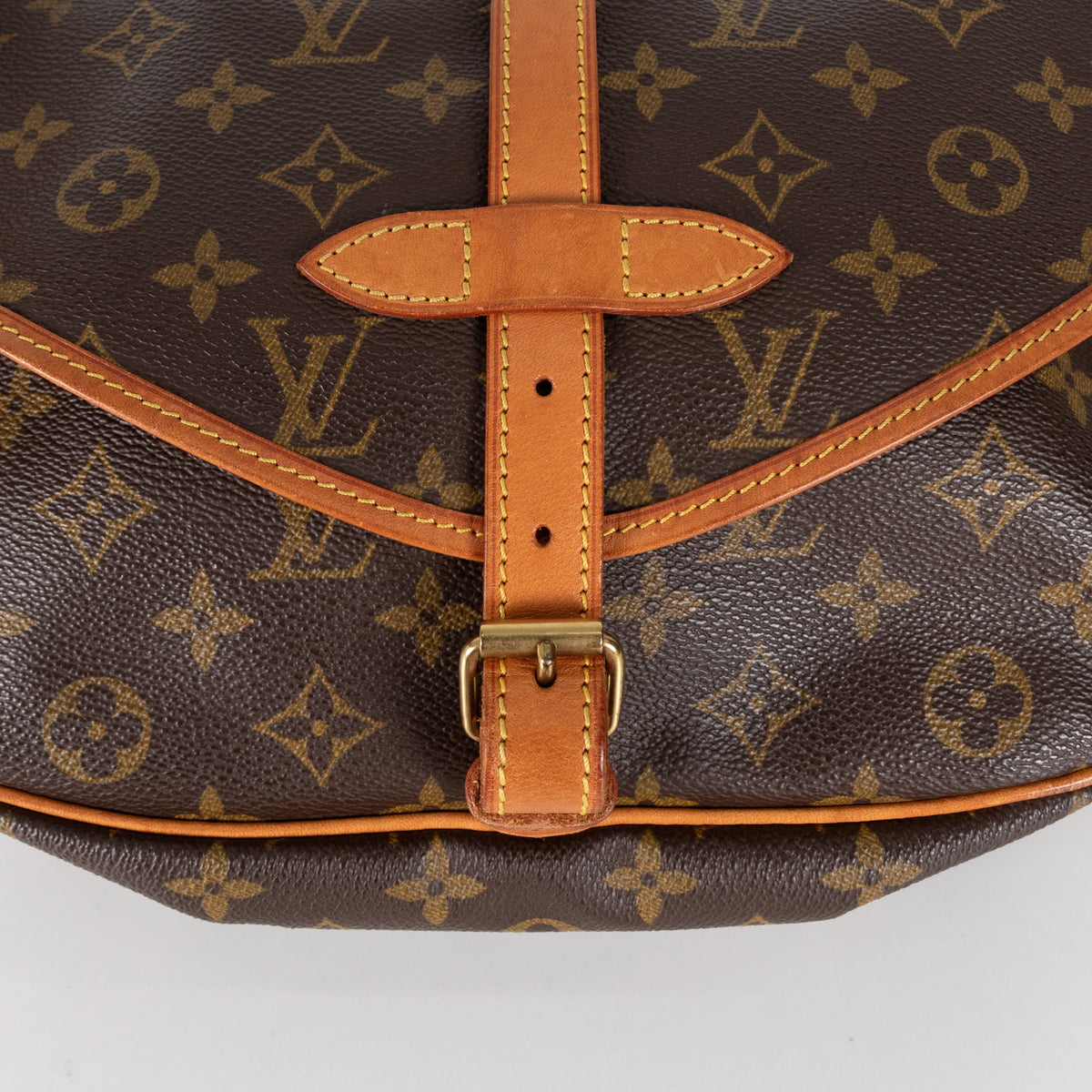 Louis Vuitton Saumur 30 Monogram Crossbody Bag - Image 10