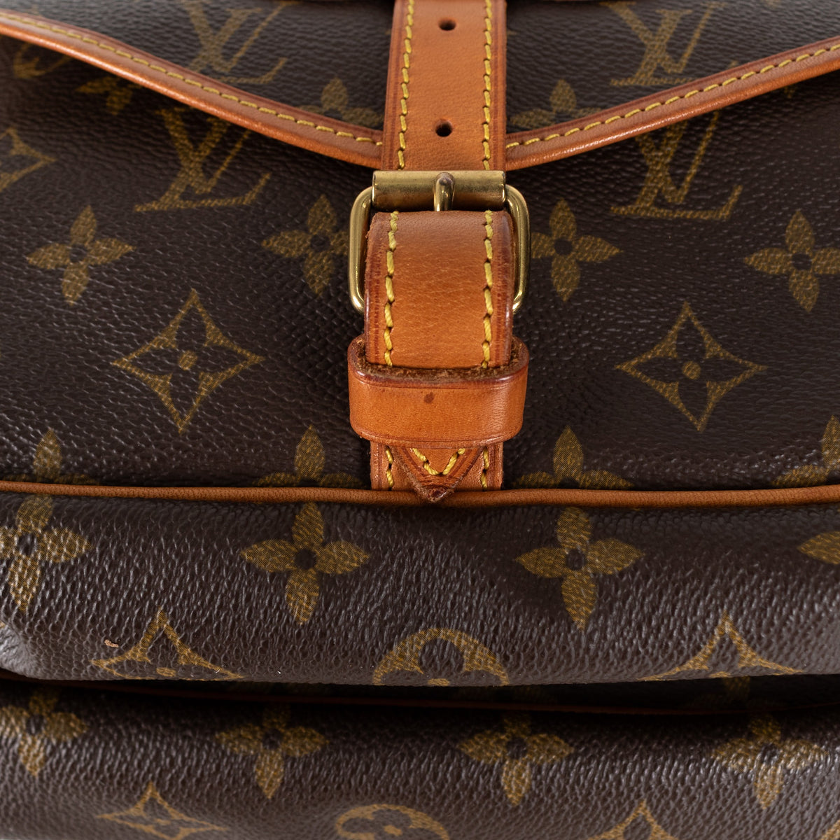 Louis Vuitton Saumur 30 Monogram Crossbody Bag - Image 11