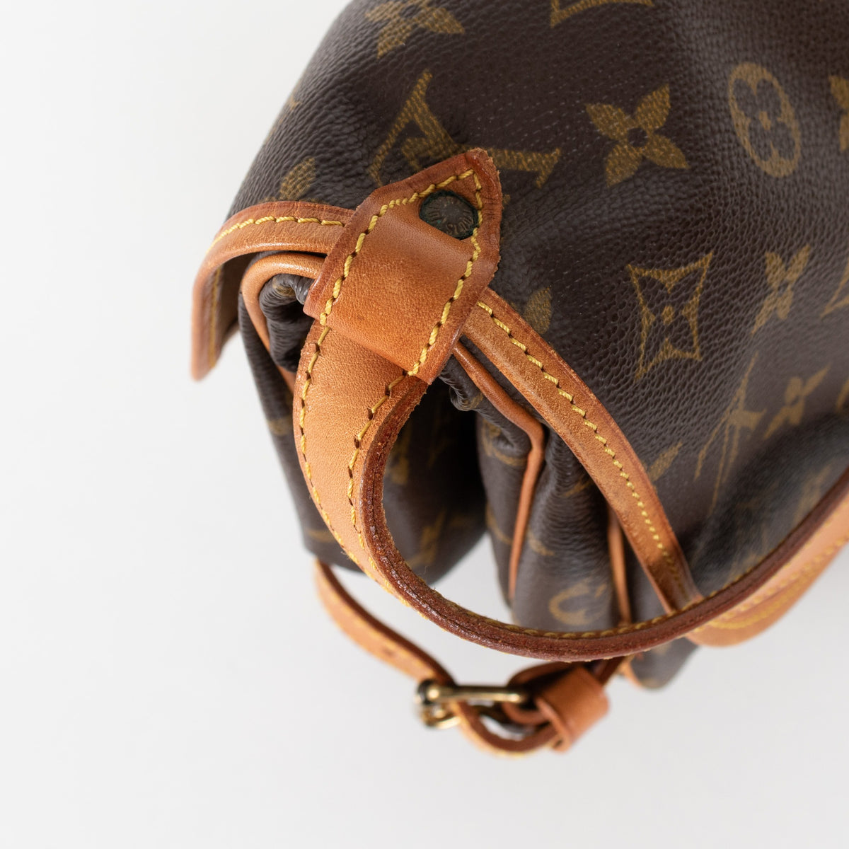 Louis Vuitton Saumur 30 Monogram Crossbody Bag - Image 12