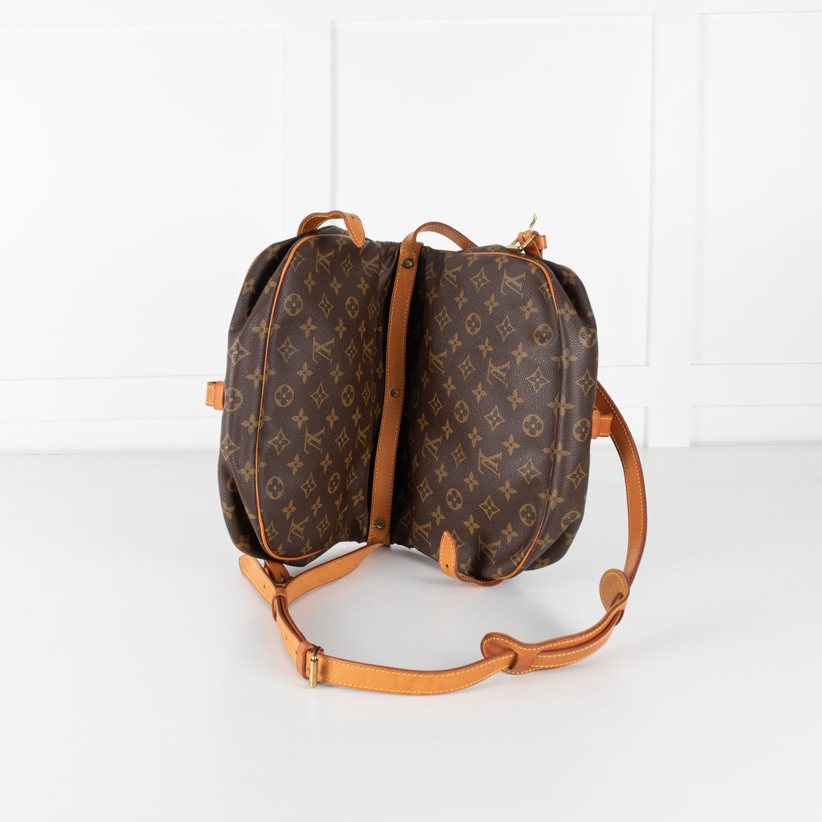 Louis Vuitton Saumur 30 Monogram Crossbody Bag - Image 14